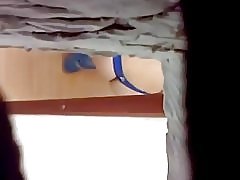 Délicieuse fille brésilienne. changer de vêtements.