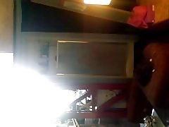 Coloc fille sous la douche au loft