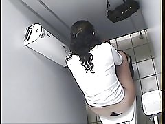 Espion toilette beurette