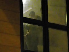 Garçons je regarde les voisins